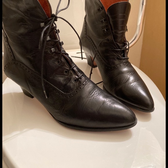 Nickels Shoes - NICKELS ITALIAN LEATHER LACE UP DRESS BOOT.  SIZE 8B.  BLACK